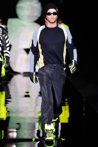 Look 10